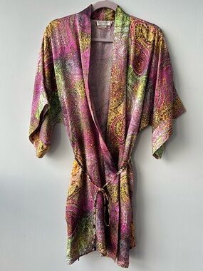 CHRISTINE OF VANCOUVER Paisley Tie-Waist Silk Short Kimono Robe